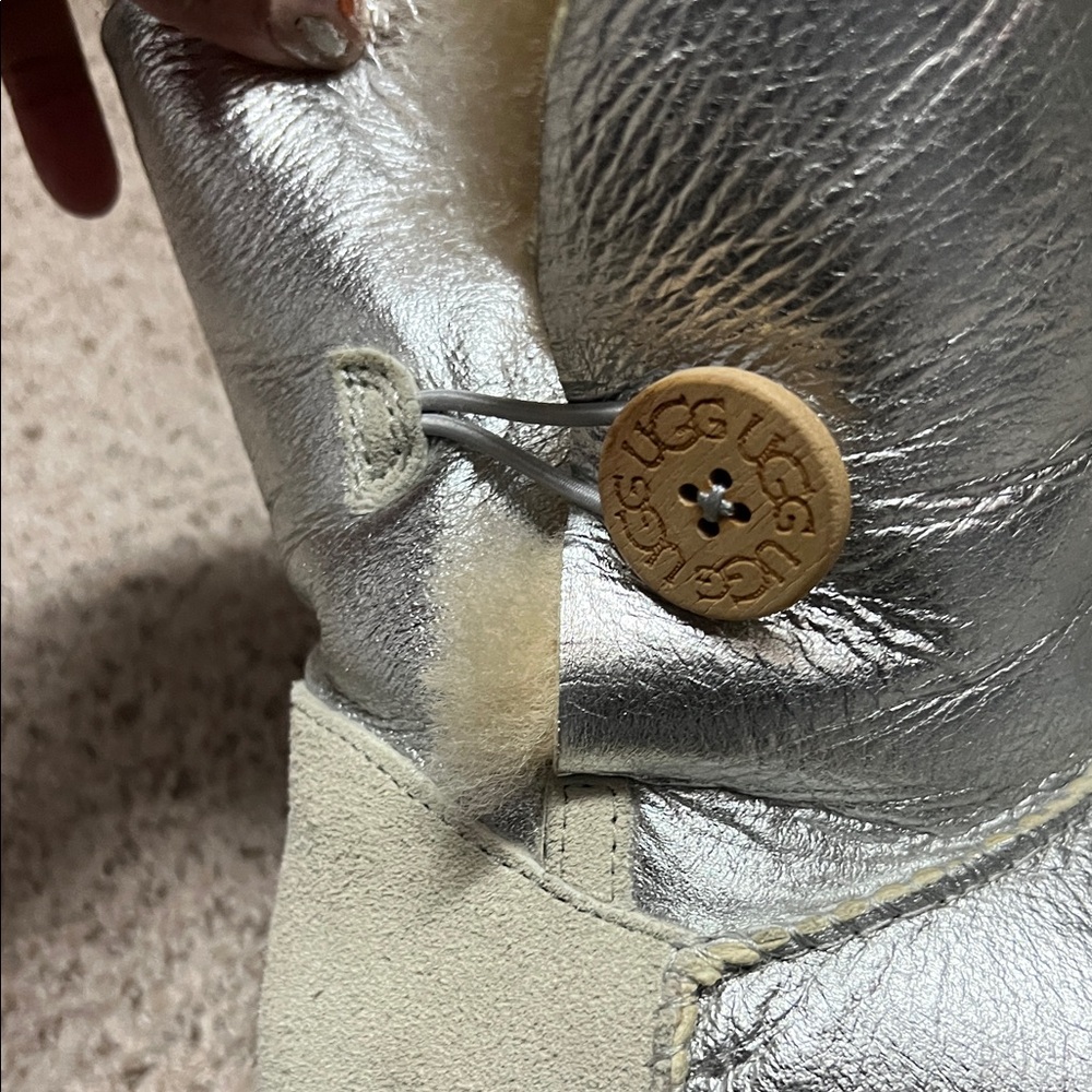 UGG Silver Ankle Boots with Cream Fur Lining I don’t have box - Picture 9 of 9